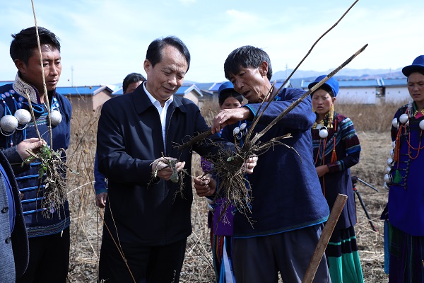 好医生集团董事长耿福能获“全国脱贫攻坚先进个人”表彰