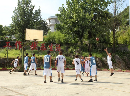贵州云峰药业与德良方药业举办篮球联谊赛